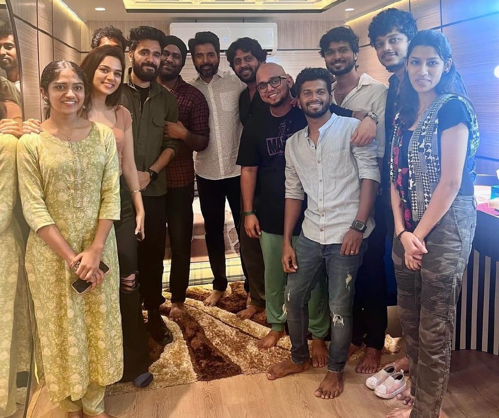 ஜோ படக்குழுவினரை நேரில் சந்தித்து வாழ்த்திய சிவகார்த்திகேயன்!