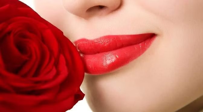 உதடுகளை பராமரிக்க இதை செய்யுங்கள்!