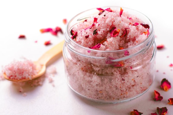 முகத்தை பளபளப்பாக்கும் ரோஸ் ஸ்கிரப்!