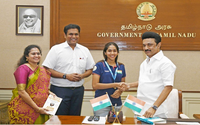 முதலமைச்சரைச் சந்தித்து வாழ்த்துப் பெற்ற நிலா ராஜா பாலு!