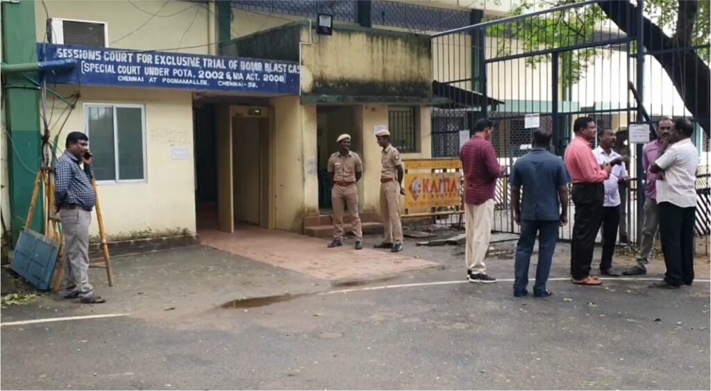 ஆளுநர் மாளிகை முன்பு பெட்ரோல் குண்டு வீசிய  கருக்கா வினோத்தை என்.ஐ.ஏ. நீதிமன்றத்தில் ஆஜர்படுத்திய போலீசார்!