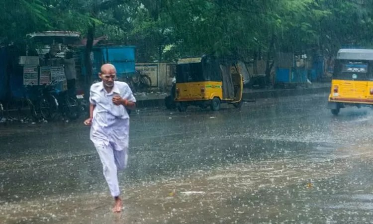 சென்னை உள்ளிட்ட 4 மாவட்டங்களில் இன்று இரவு வரை மழை தொடரும்.... வானிலை ஆய்வு மையம் எச்சரிக்கை!