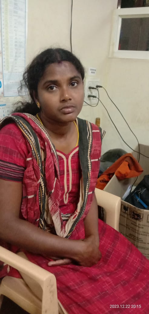 இளம்பெண் தற்கொலை விவகாரம்-உறவினர்கள் போராட்டம் 