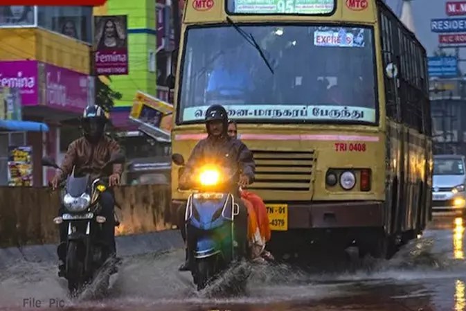 தாம்பரம், கோயம்பேடு பகுதிகளில் வழக்கம்போல் செயல்பட தொடங்கிய போக்குவரத்து!