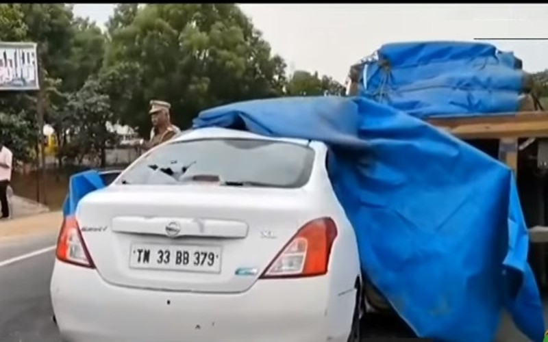 லாரி மீது கார் மோதி விபத்து: 3 பேர் உயிரிழப்பு!