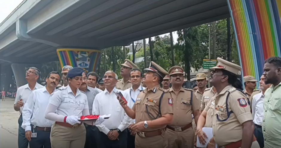 சூரிய சக்தியால் இயங்கும் போக்குவரத்து தானியங்கி சமிக்ஞைகள்