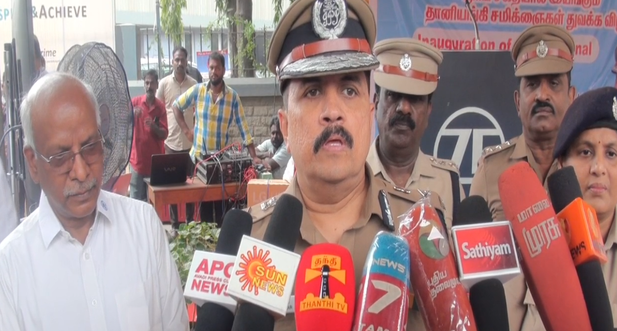 சூரிய சக்தியால் இயங்கும் போக்குவரத்து தானியங்கி சமிக்ஞைகள்