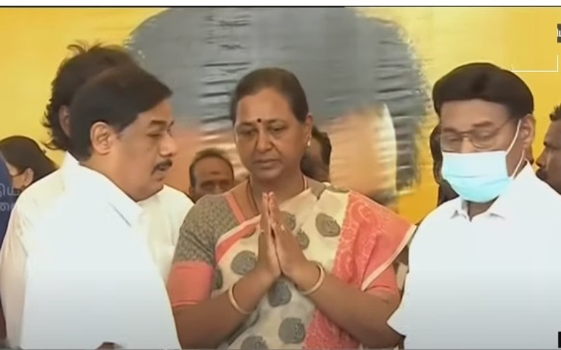 விஜயகாந்த் உடலுக்கு அரசியல் தலைவர்கள், திரைப் பிரபலங்கள் கண்ணீர் அஞ்சலி!