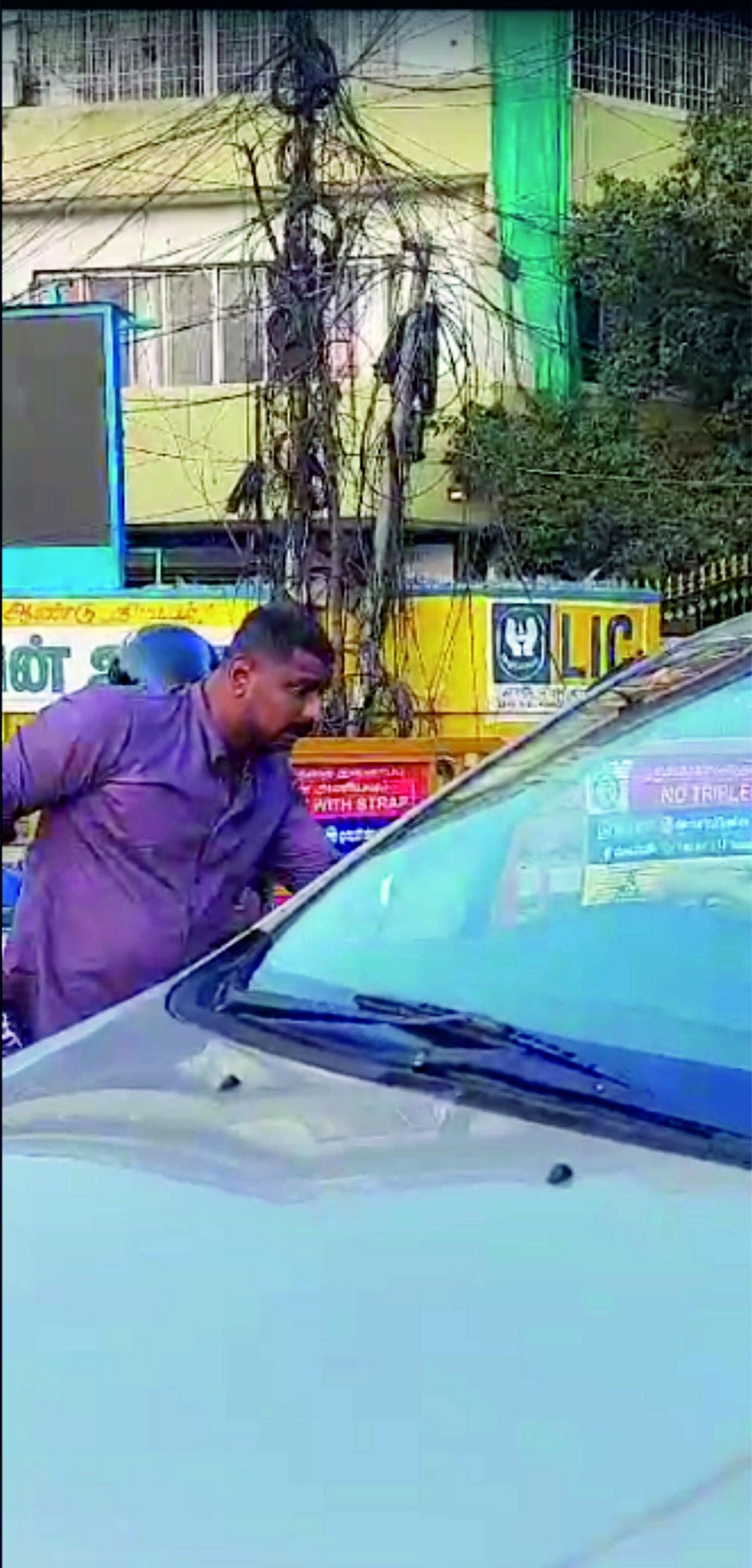 இயக்குனர் விஜய்யிடம் குடிபோதையில் தகராறு செய்த இளைஞர்