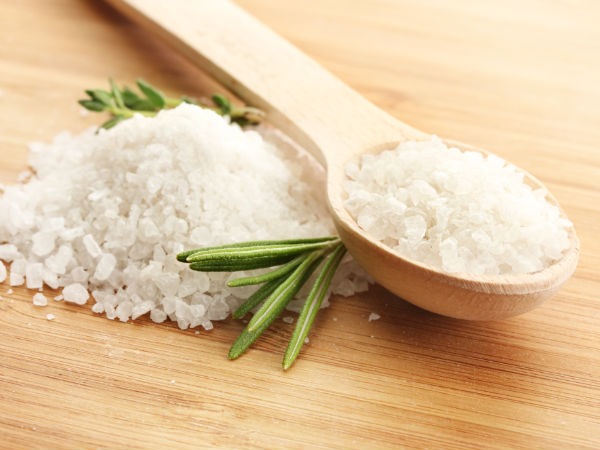 மூக்கின் மேல் இருக்கும் கரும்புள்ளிகள் மறைய நீங்கள் செய்ய வேண்டியவை!