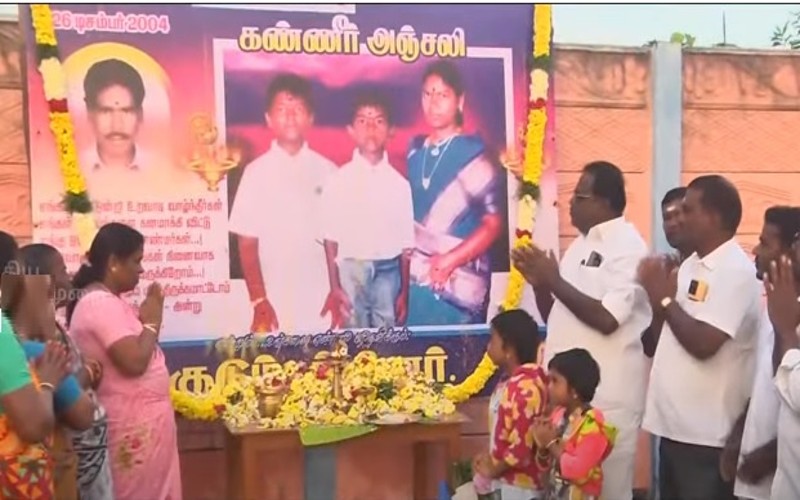 19- ஆம் ஆண்டு சுனாமி நினைவுத் தினம்- கண்ணீர் மல்க அஞ்சலி செலுத்திய மக்கள்!