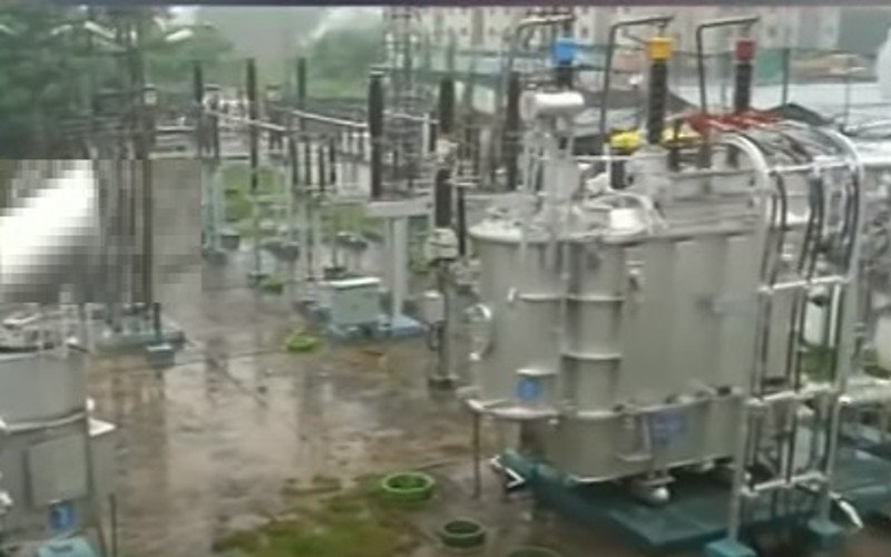 "வெள்ளம் சூழ்ந்த பகுதியில் 80% மின்விநியோகம் சீரானது!"