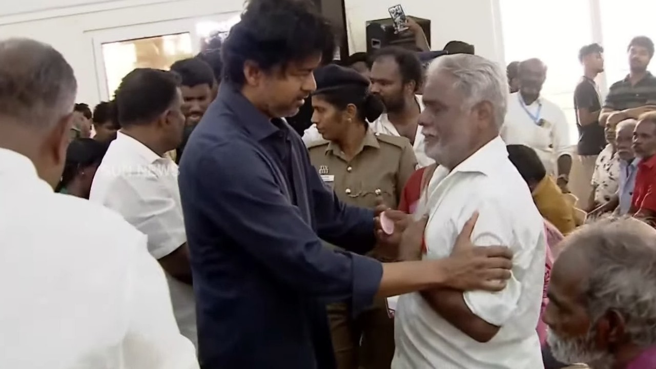 நெல்லை மக்களுக்கு நிவாரண பொருட்கள் வழங்கும் விஜய்..... வைரலாகும் புகைப்படங்கள்!