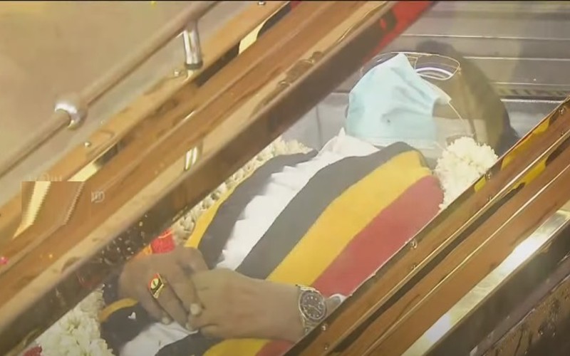 தீவுத்திடலில் விஜயகாந்த் உடலுக்கு பொதுமக்கள் அஞ்சலி!