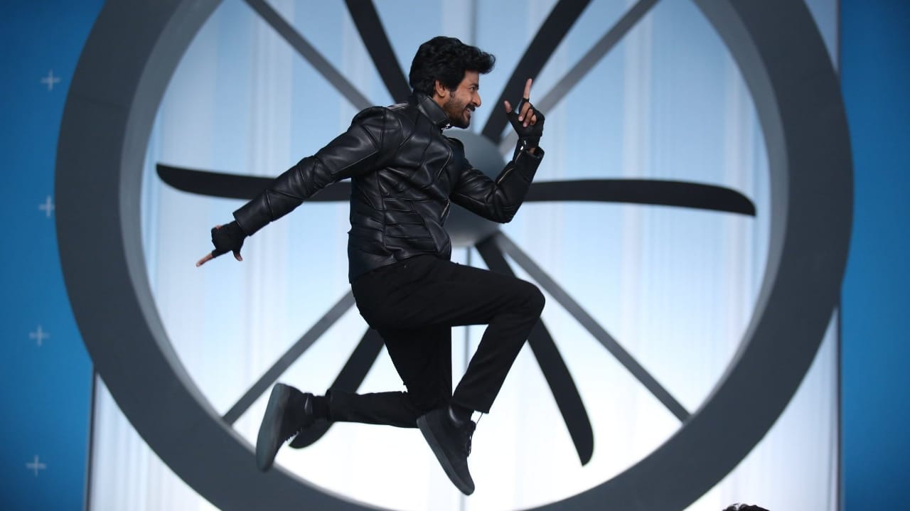 வெற்றி நடை போடும் சிவகார்த்திகேயனின் அயலான்..... ஓடிடி உரிமத்தை கைப்பற்றிய நிறுவனம்?