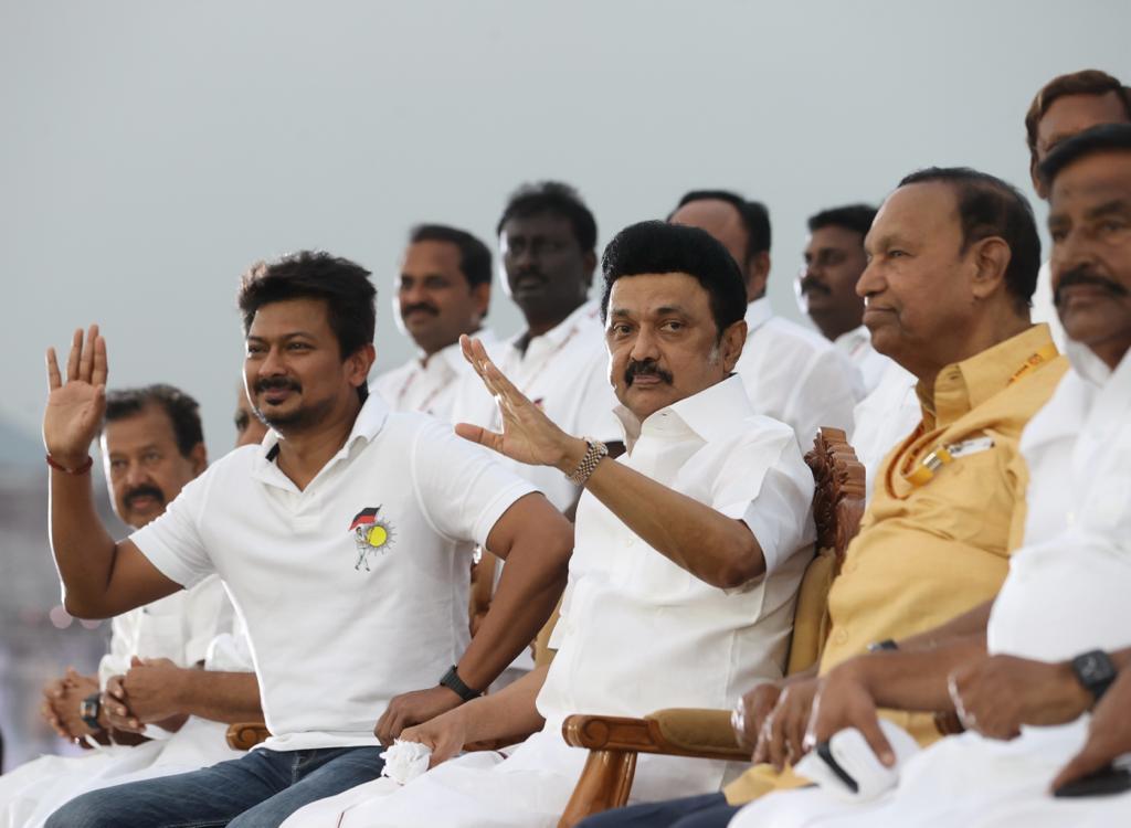 தி.மு.க. இளைஞரணி மாநாடு இன்று தொடங்குகிறது.....விழாக்கோலம் பூண்ட சேலம் மாவட்டம்!