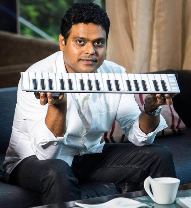 முகமூடி அணிந்தவர்களால் கடத்தப்பட்ட ஹாரிஸ் ஜெயராஜ்.... பதறிப்போன பிரபல நடிகர்!
