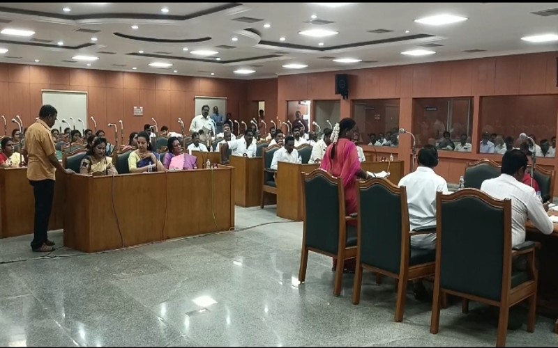 "வீட்டின் வாசலில் கோலம் கூட போட முடியாத சூழ்நிலைக்கு தள்ளப்பட்டுள்ளேன்"- மாநகராட்சிக் கூட்டத்தில் கவுன்சிலர் வேதனை!
