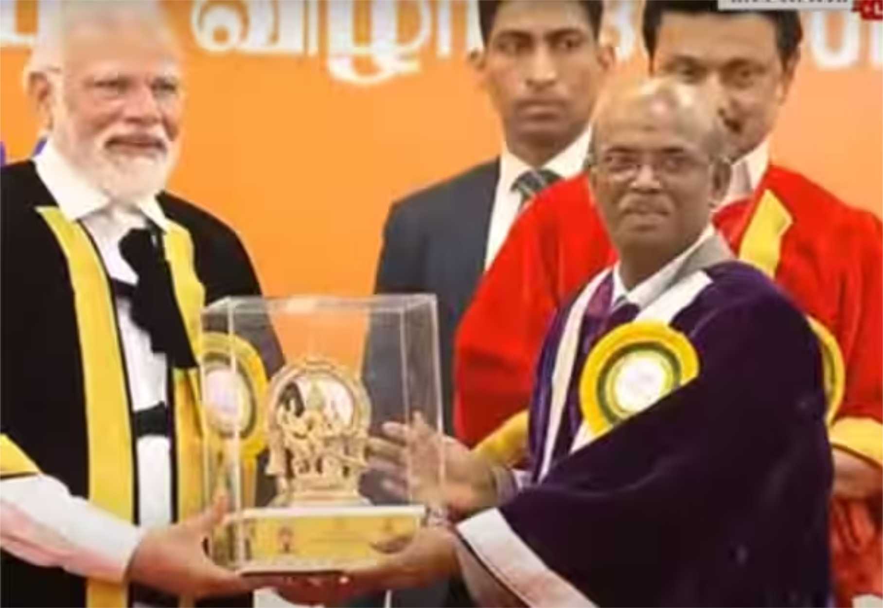 "சாதனைகளுக்கு காரணமானவர்கள் மாணவர்கள்" - பிரதமர் மோடி பேச்சு