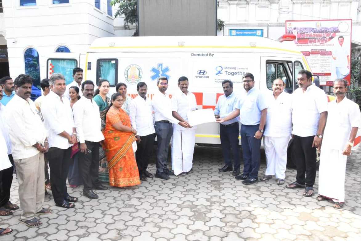 ரூ.29 லட்சத்தில் ஆம்புலன்ஸ் – ஆவடி மாநகராட்சியில் ஒப்படைப்பு!