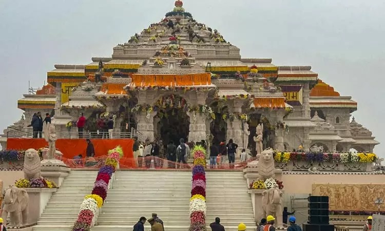 குடும்பத்துடன் ராமர் கோவில் திறப்பு விழாவிற்கு செல்லும் நடிகர் சிரஞ்சீவி!