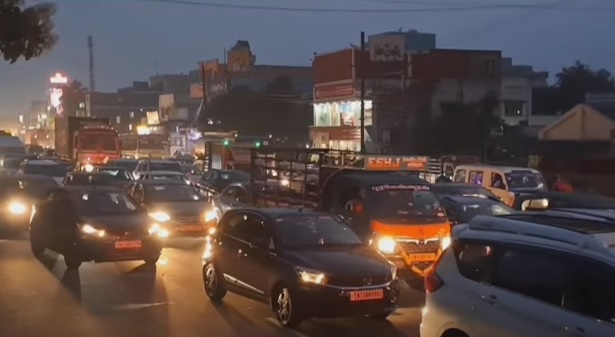 சிங்கப்பெருமாள் கோவில் அருகே கடும் போக்குவரத்து நெரிசல்!