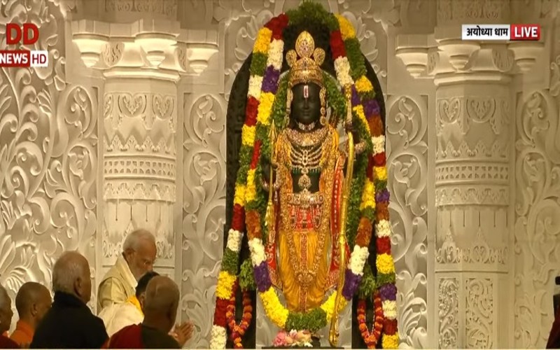 கண்களைத் திறந்த அயோத்தி குழந்தை ராமர்!