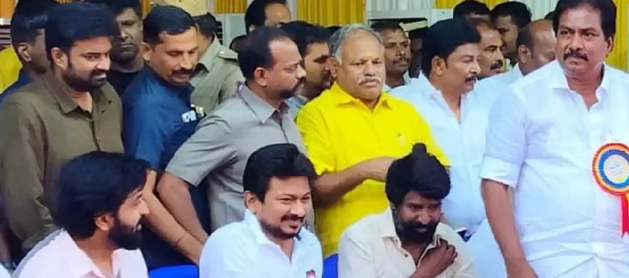 அலங்காநல்லூர் ஜல்லிக்கட்டு போட்டியை பார்வையிட்ட 'மிஷன் சாப்டர் 1' படக்குழு!