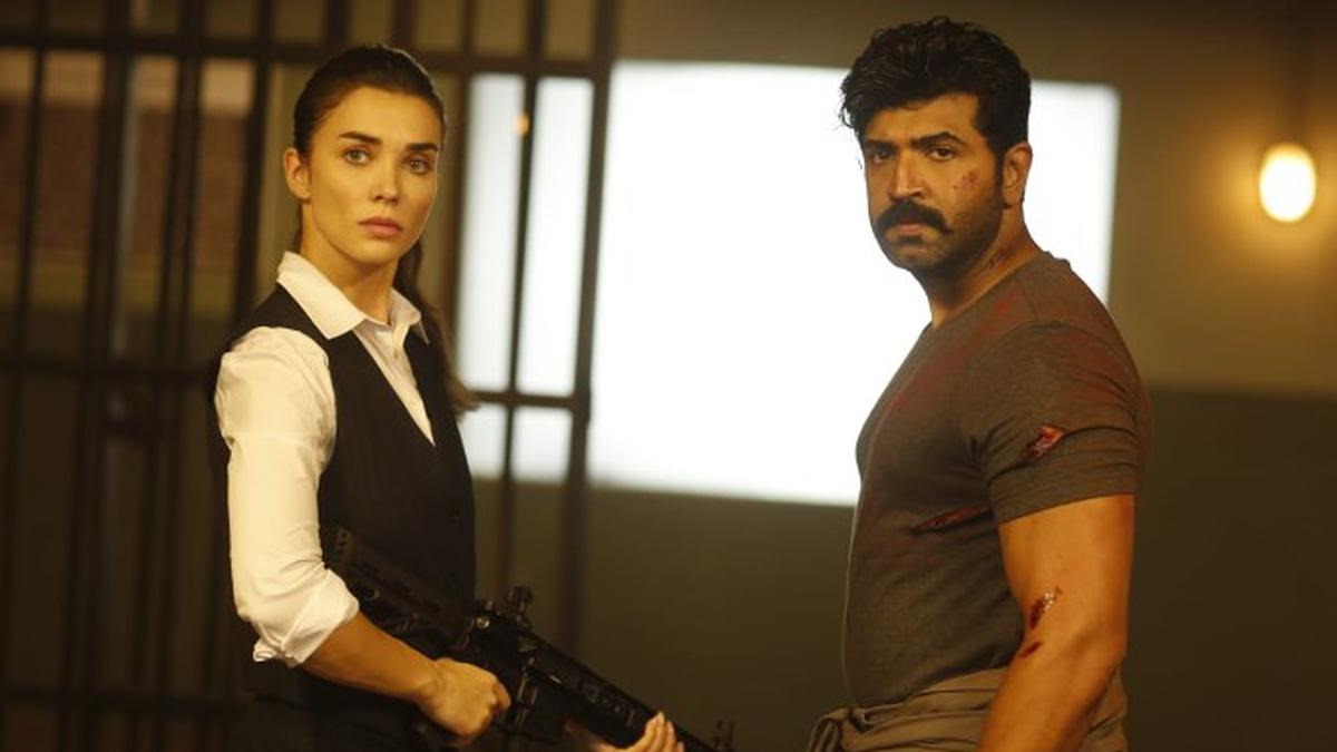 ஆக்சன் காட்சிகளில் மிரட்டும் அருண் விஜய்.... 'மிஷன் சாப்டர் 1' விமர்சனம்!