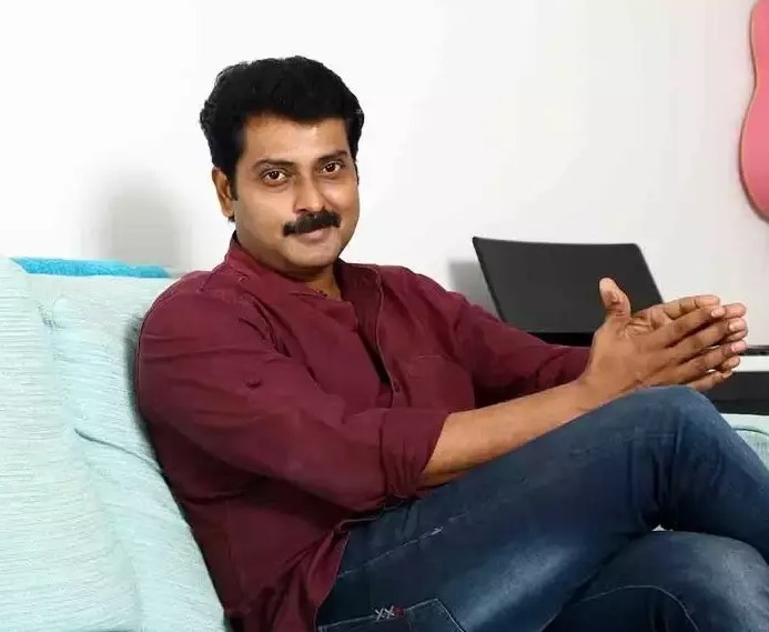 வித்தியாசமாக லுக்கில் நரேன்... புதிய பட பர்ஸ்ட் லுக் அறிவிப்பு!