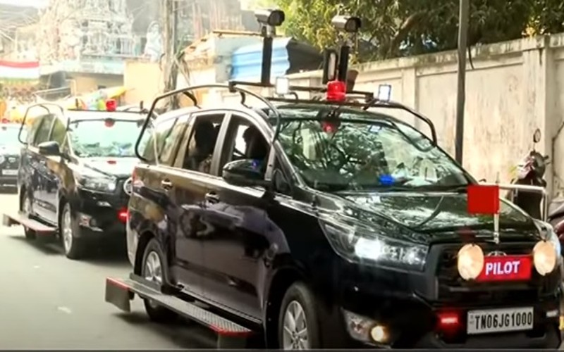 கறுப்பு நிறத்திற்கு மாற்றப்பட்ட முதலமைச்சரின் பாதுகாப்பு வாகனங்கள்!