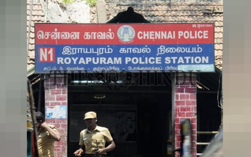 தமிழில் பேசிய மாணவன்....கொடூரமாகத் தாக்கிய ஆசிரியை!