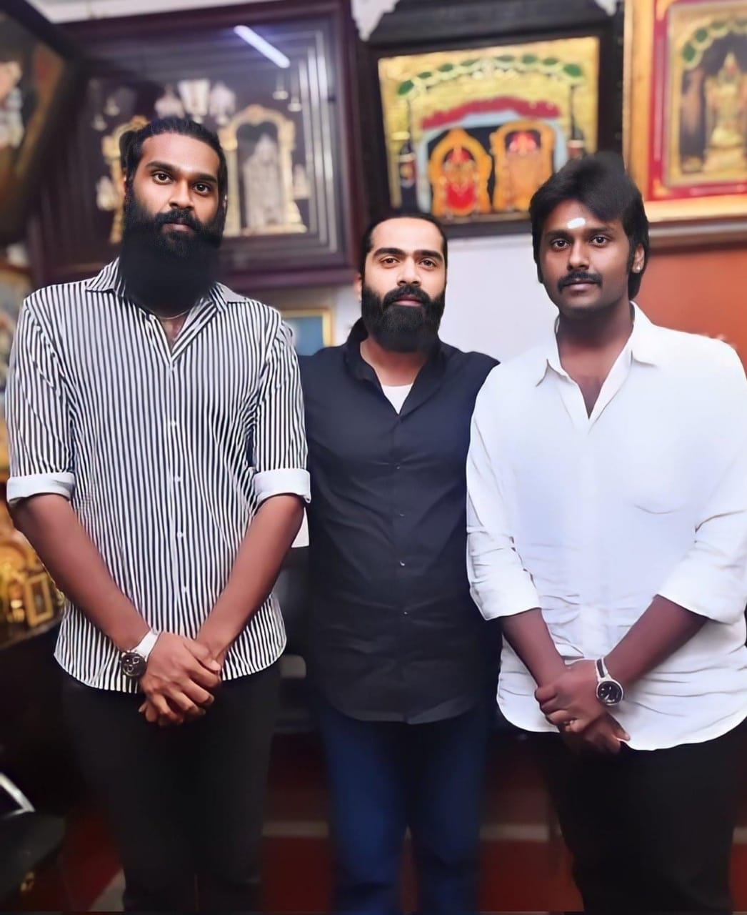 விஜயகாந்த் மகன்களுடன் நடிகர் சிம்பு.... வைரலாகும் புகைப்படங்கள்!