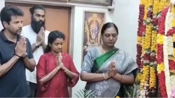 கேப்டன் விஜயகாந்துக்கு மனைவியுடன் சென்று அஞ்சலி செலுத்திய சிவகார்த்திகேயன்!