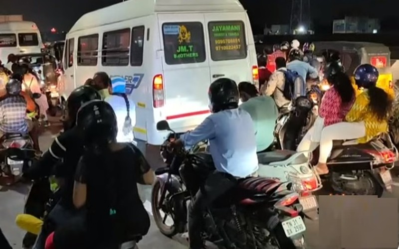 விடுமுறை முடிந்து சென்னை திரும்பிய மக்கள்....கடும் போக்குவரத்து நெரிசல்!