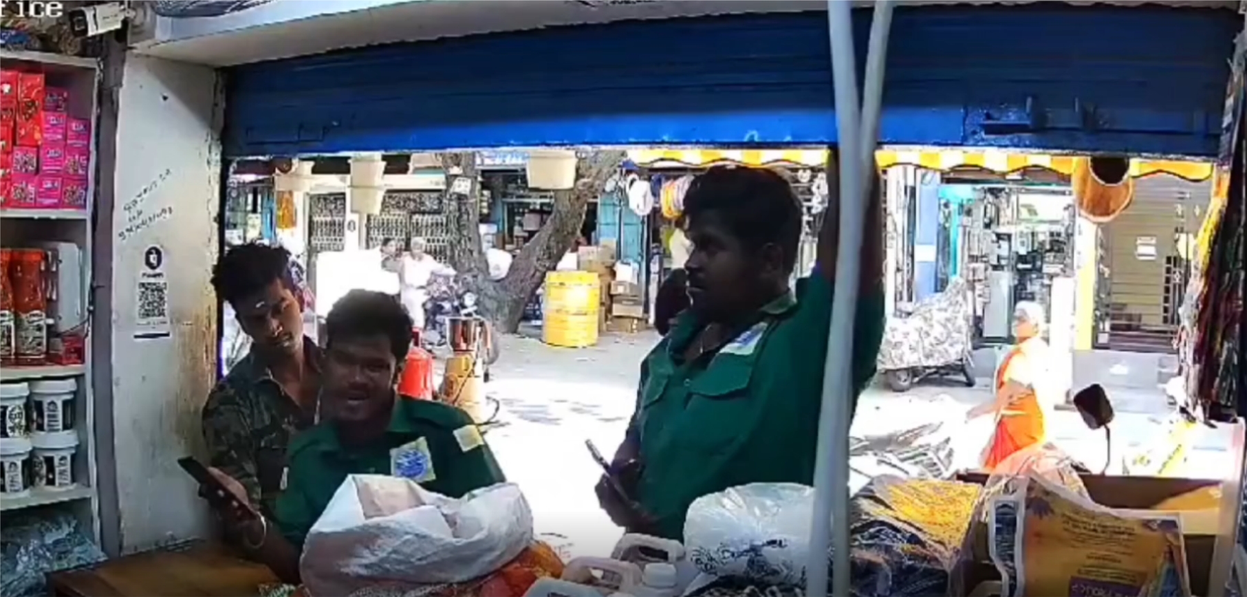 லஞ்சம் கொடுக்காததால் வருவாய் துறை அதிகாரிகள் கடைக்கு சீல்!