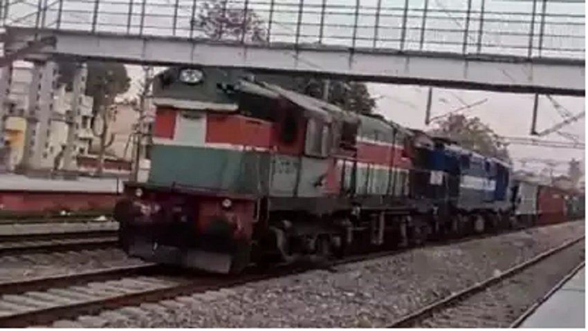 ஓட்டுநர் இல்லாமல் சுமார் 70 கி.மீ. தூரத்திற்கு சரக்கு ரயில் ஓடியதால் அதிர்ச்சி!