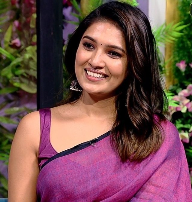 விஜய் கட்சில சேர போறேன்.... அவருக்காக பிரச்சாரம் பண்ணுவேன்.... பிரபல நடிகை அறிவிப்பு!