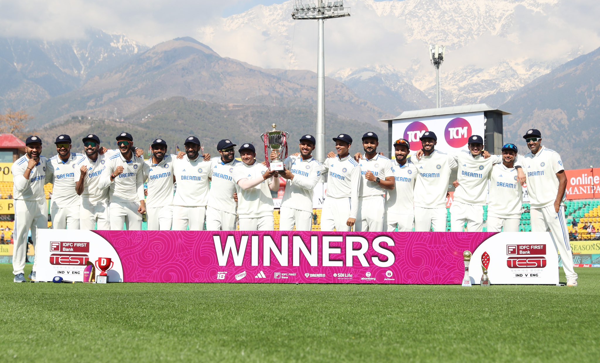 டெஸ்ட் தரவரிசைப் பட்டியலில் முதலிடத்திற்கு முன்னேறிய இந்திய அணி!