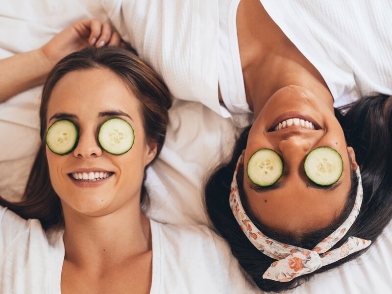 தலை முதல் கால் வரை... நம் அழகை அதிகப்படுத்தும் காய்கறிகளும், பழங்களும்!