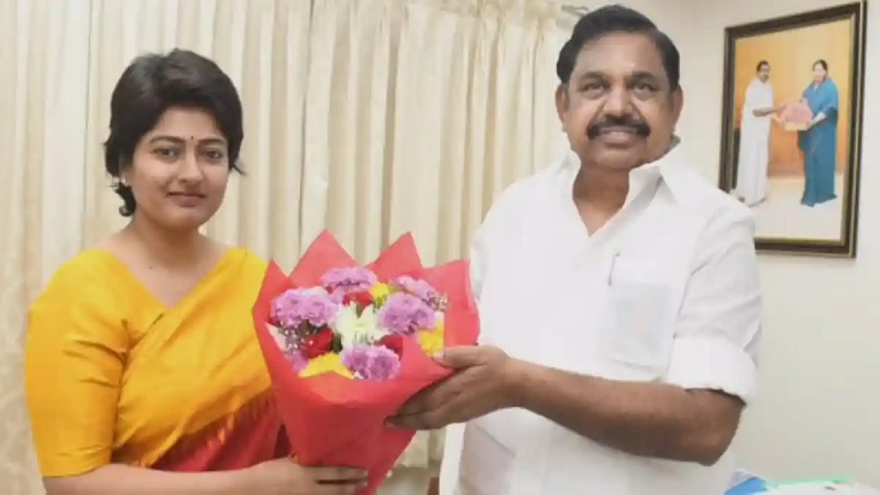 அ.தி.மு.க. மகளிர் அணி துணைச் செயலாளராக காயத்ரி ரகுராம் நியமனம்!
