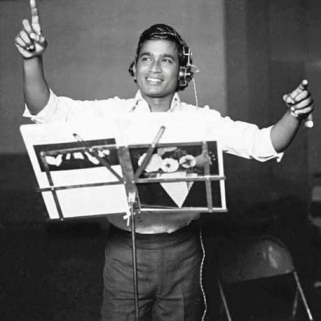 இளையராஜாவாக தனுஷ், ஏ.ஆர். ரஹ்மானாக சிம்பு..... அதகளம் செய்ய போகும் படக்குழு!