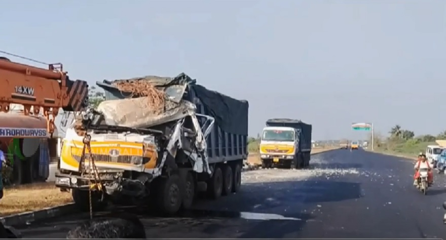 வேன்- லாரி மோதி விபத்து- 3 பேர் படுகாயம்!