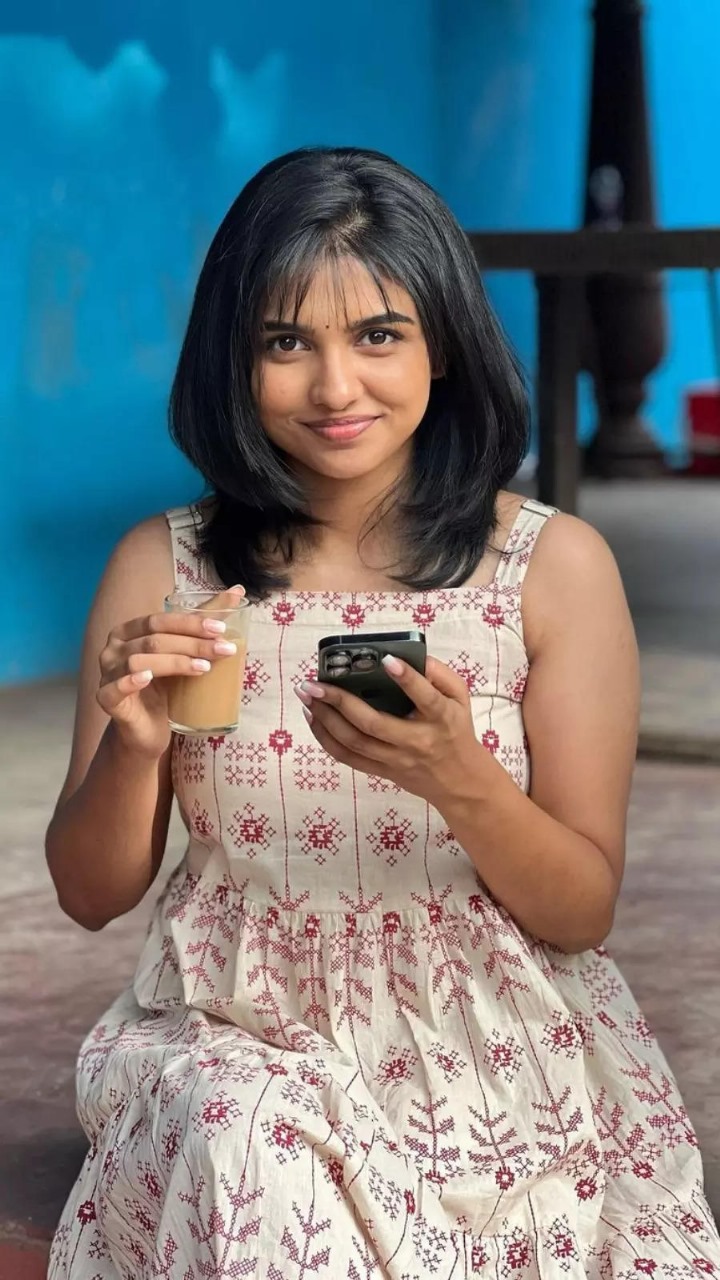 விஜய்க்கு மகளாக நடிக்கும் பிரேமலு பட நடிகை!