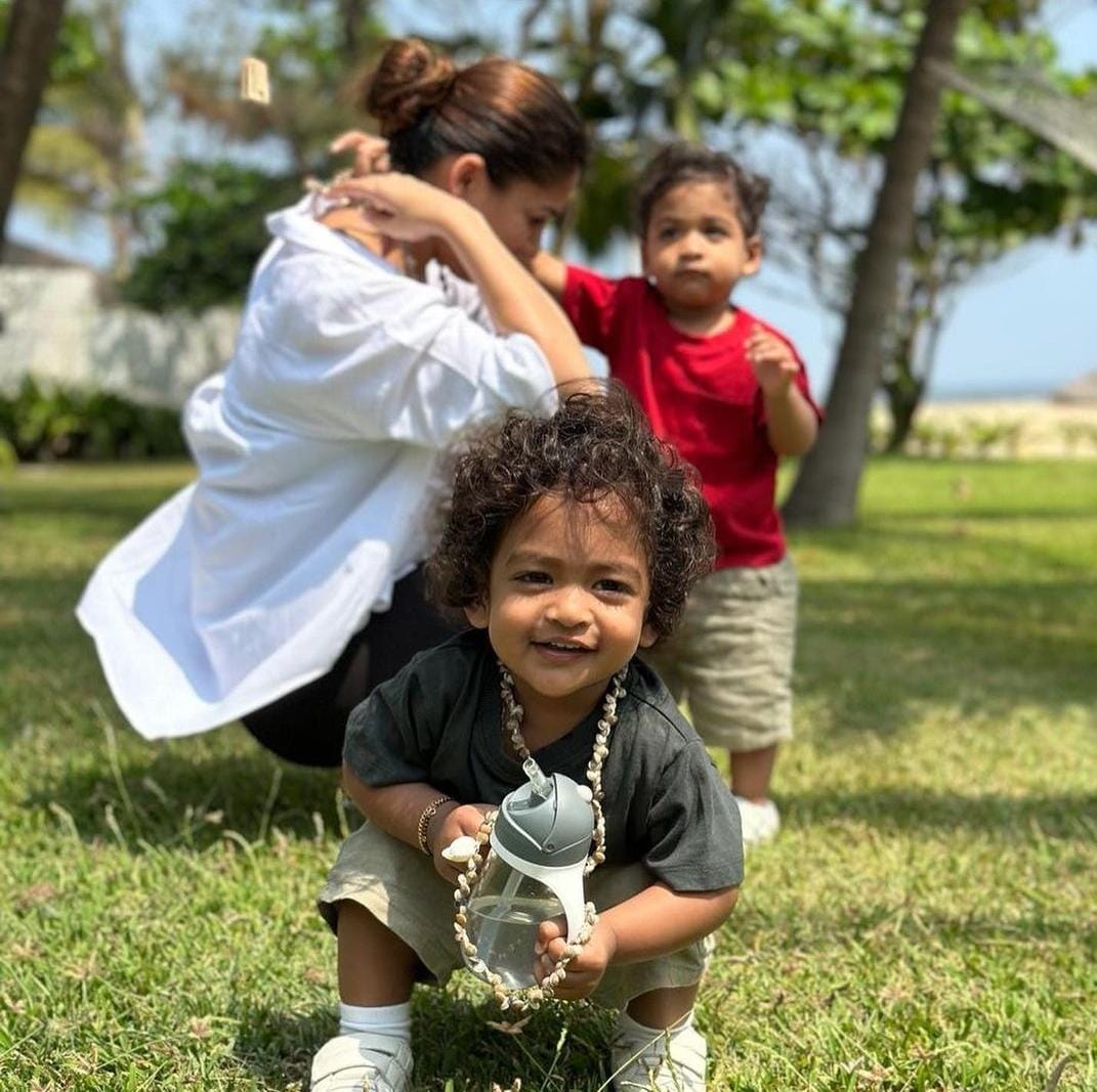 உயிர்- உலக் உடன் பாச மழை பொழியும் நயன்தாரா....வைரலாகும் ஃபோட்டோ!!