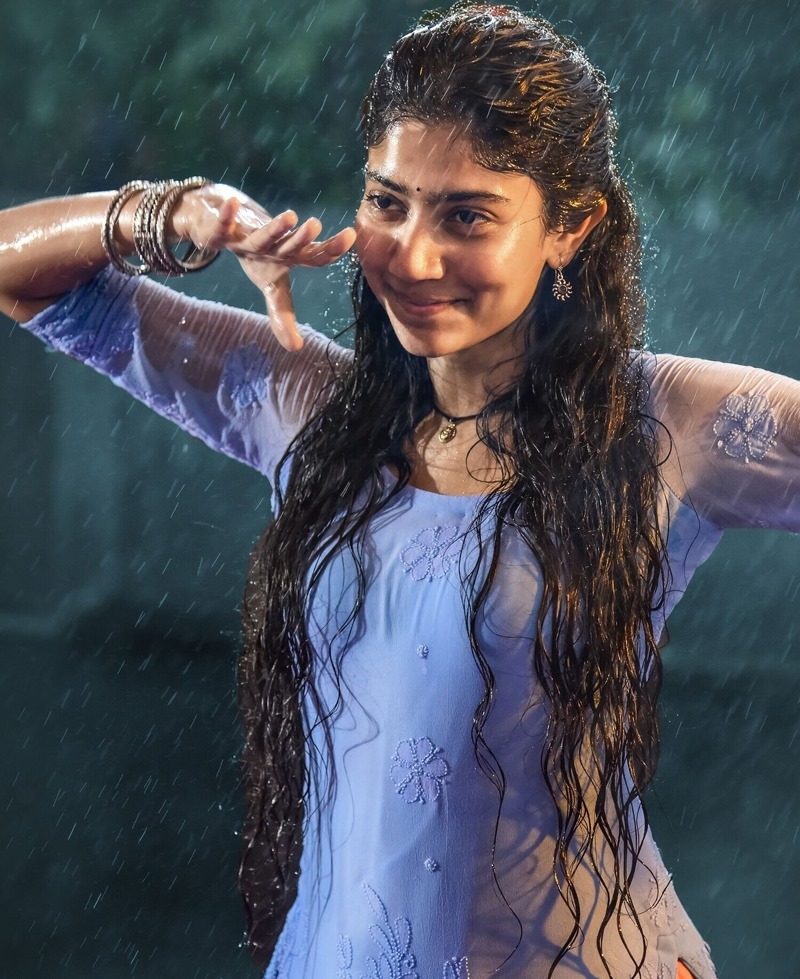 இயக்குனராக மாறும் சாய் பல்லவி!