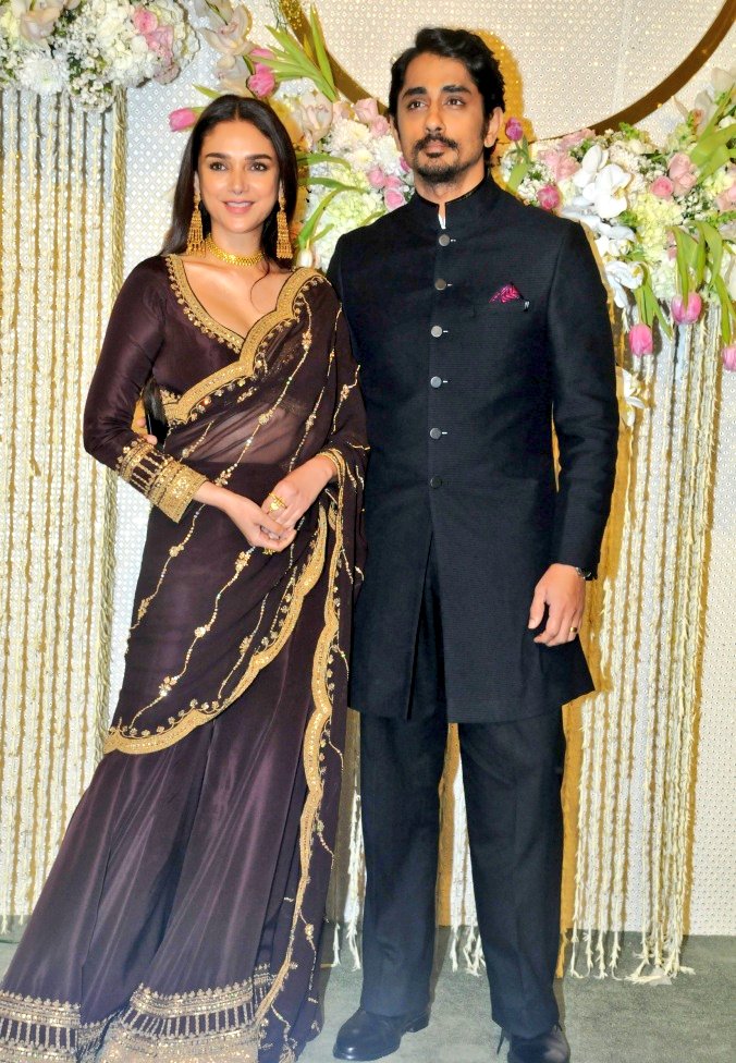 சித்தார்த் - அதிதி ராவ் இருவருக்கும் நிச்சயதார்த்தம் முடிந்தது..... இன்ஸ்டாவில் அறிவிப்பு!