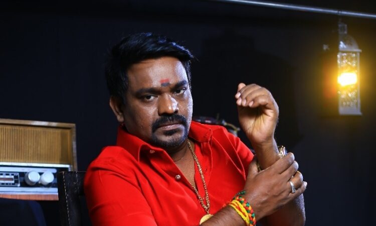 குடிபோதையில் தகராறு செய்த பிரபல பின்னணி பாடகர்!