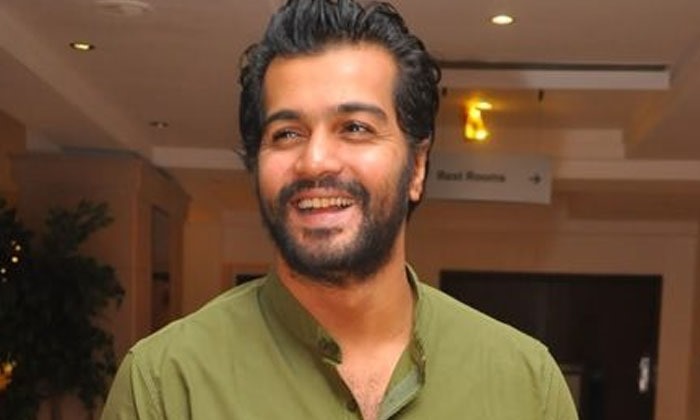 ரொமான்டிக் ஃபேண்டஸி படத்தில் நடிக்கும் தனுஷ் பட நடிகை!