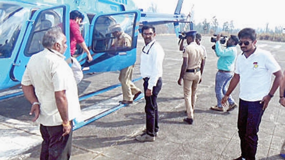 அமைச்சர் உதயநிதி வந்த ஹெலிகாப்டரில் சோதனையிட்ட தேர்தல் பறக்கும் படை!